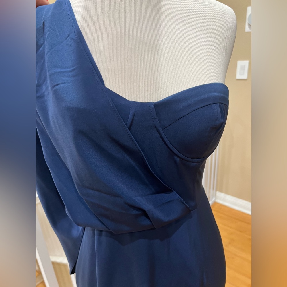 Lavish Alice one shoulder cape midi dress in navy Size 4 - Picture 8 of 9